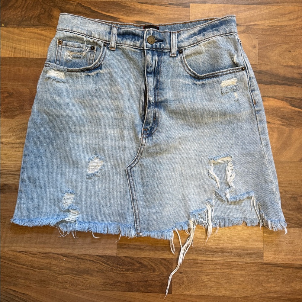 BDG Urban Outfitters distressed light wash jean skirt size medium
